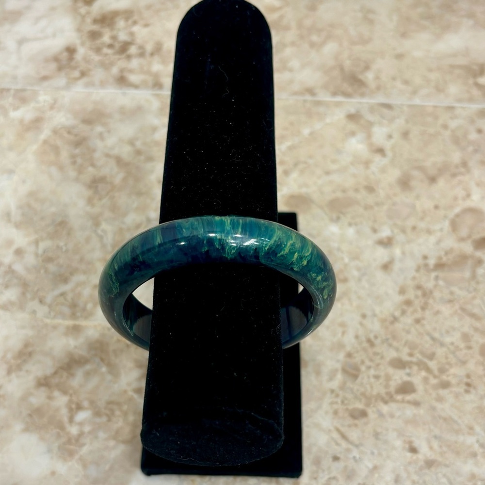 Vintage Blue Moon Green Yellow Marbled Bakelite Bangle Bracelet - Picture 6 of 9